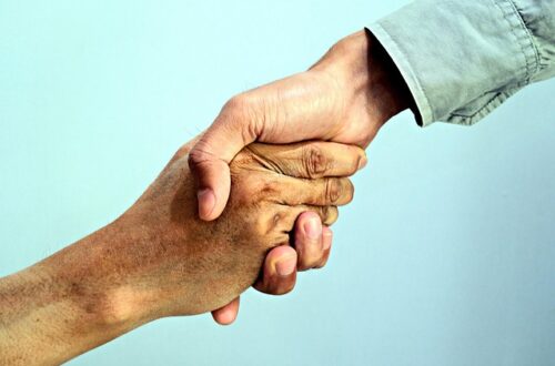 Når logovarer skaber loyalitet: Reklameartikler som fællesskabets lim