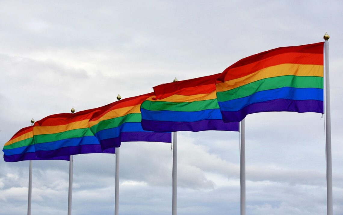 Fra symbol til statement: Historien bag pride armbånd